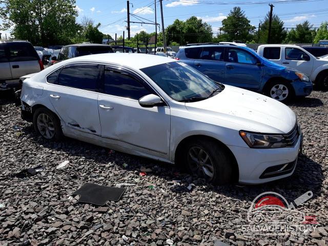 1VWAT7A39HC032224 2017 VOLKSWAGEN PASSAT photo no. 4