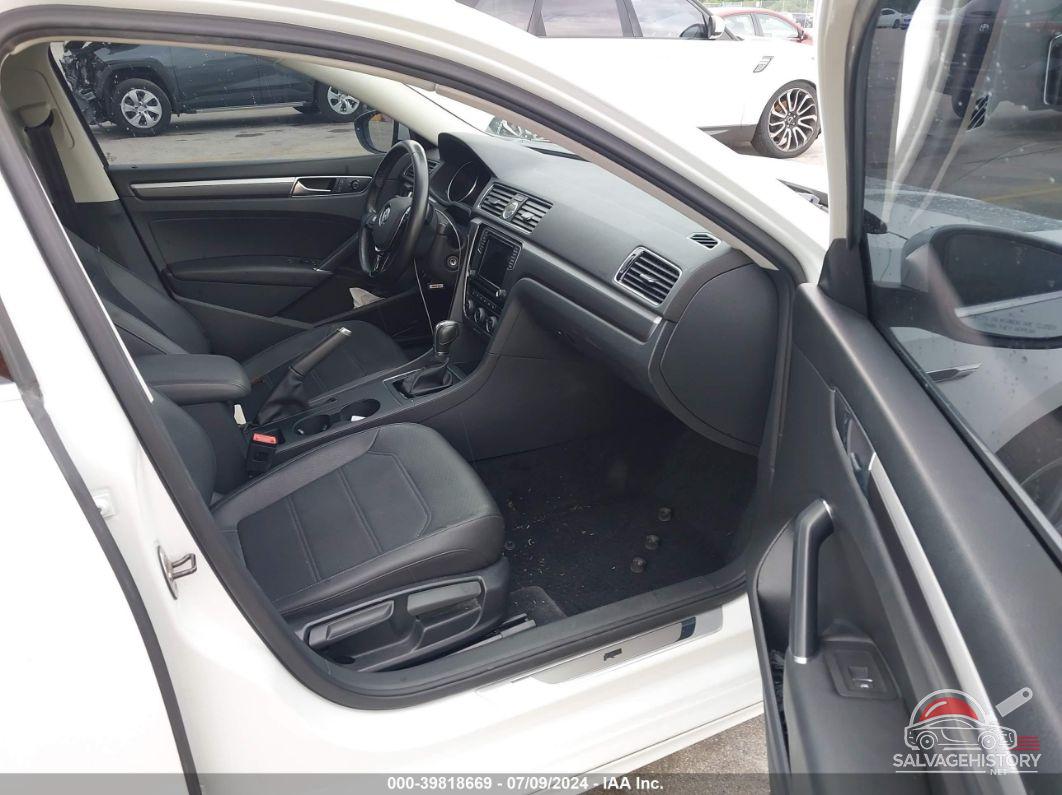 1VWDT7A30HC005880 2017 VOLKSWAGEN PASSAT photo no. 5