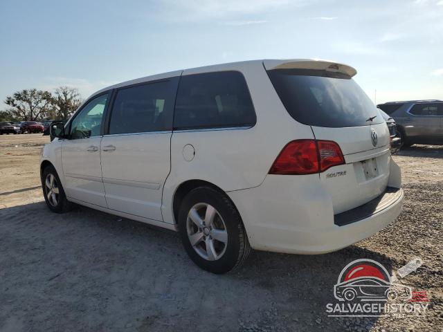 2V4RW3D1XAR296412 2010 VOLKSWAGEN ROUTAN photo no. 2