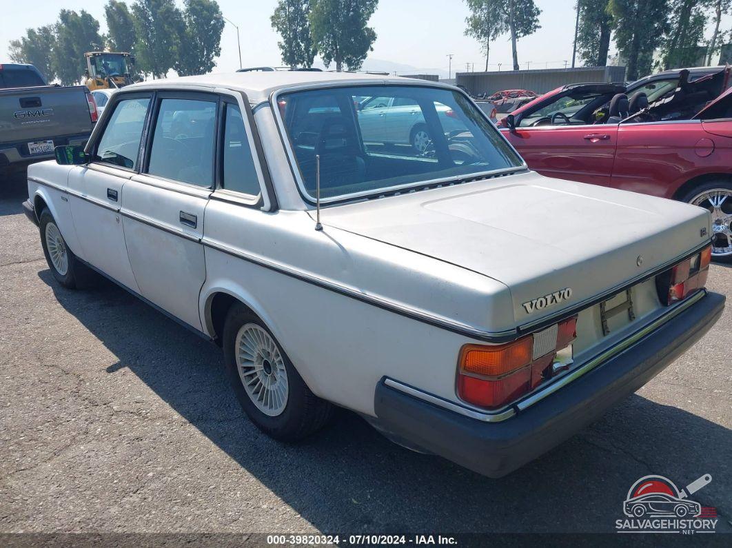 YV1AX8843E1042017 1984 VOLVO 244 photo no. 3