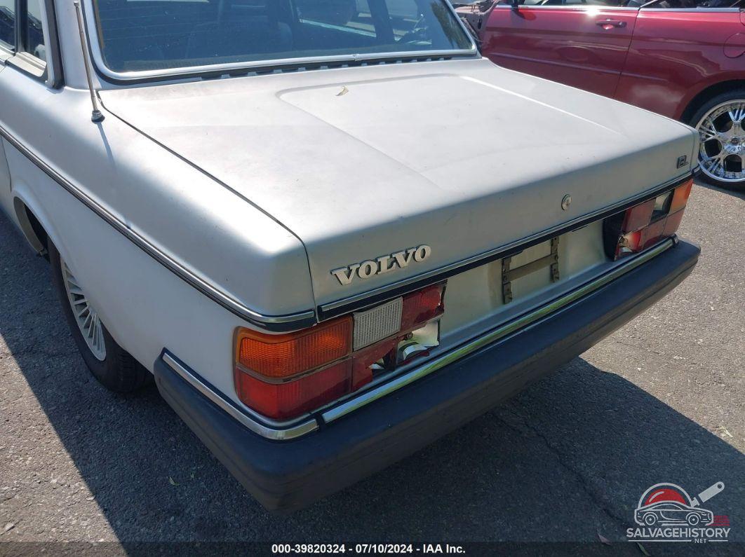 YV1AX8843E1042017 1984 VOLVO 244 photo no. 6