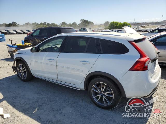YV440MWK9J2059777 2018 VOLVO V60 photo no. 2