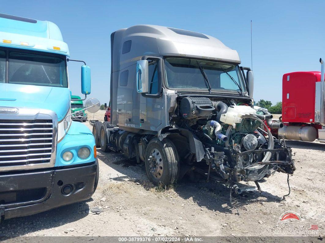 4V4NC9EH3LN215836 2020 VOLVO VNL photo no. 1