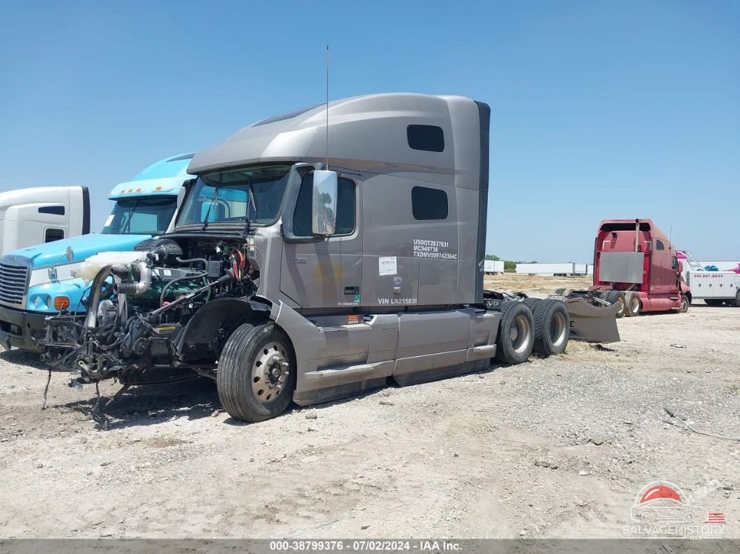 4V4NC9EH3LN215836 2020 VOLVO VNL photo no. 2