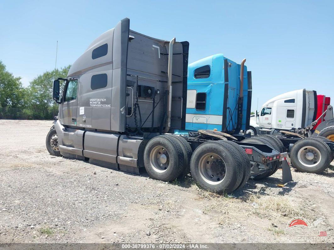4V4NC9EH3LN215836 2020 VOLVO VNL photo no. 3