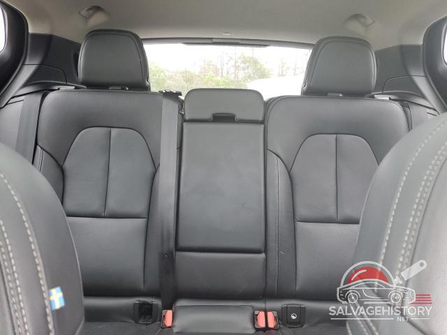 YV4162UK2M2409134 2021 VOLVO XC40 photo no. 10