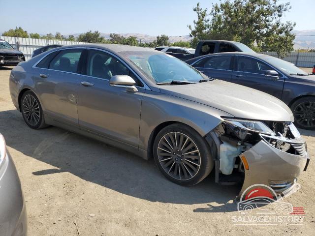 3LN6L2LU3GR628233 2016 04 MKZ photo no. 4