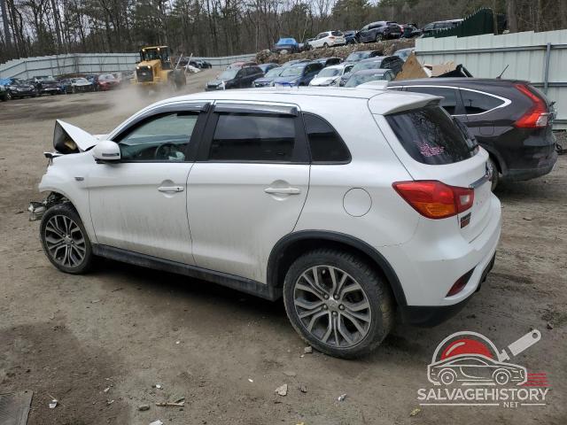 JA4AR3AU0JZ010807 2018 MITSUBISHI OUTLANDER photo no. 2