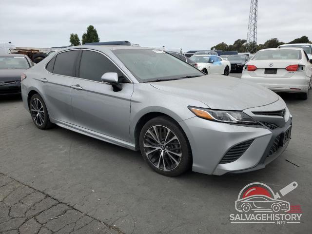 4T1B11HK9JU642563 2018 TOYOTA CAMRY photo no. 4
