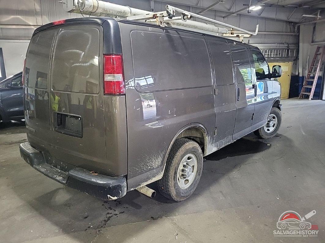 1GCZGGFG6H1168053 2017 CHEVROLET EXPRESS 3500 photo no. 8
