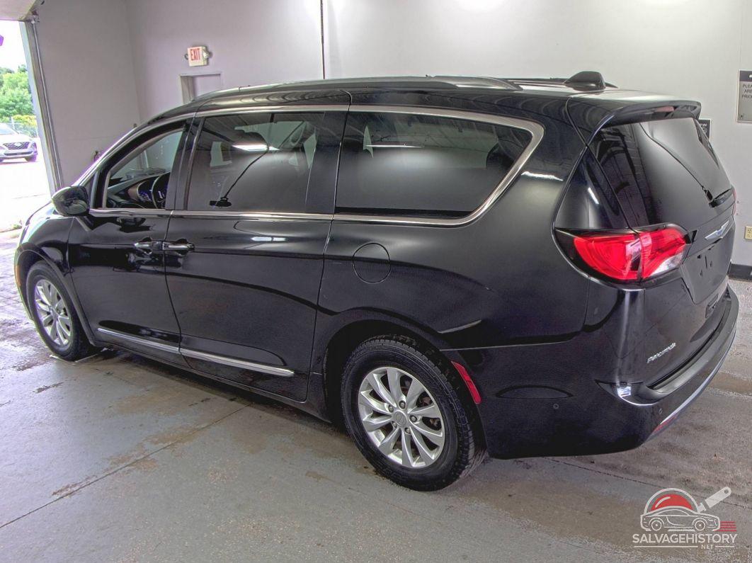 2C4RC1BG4JR217900 2018 CHRYSLER PACIFICA photo no. 9