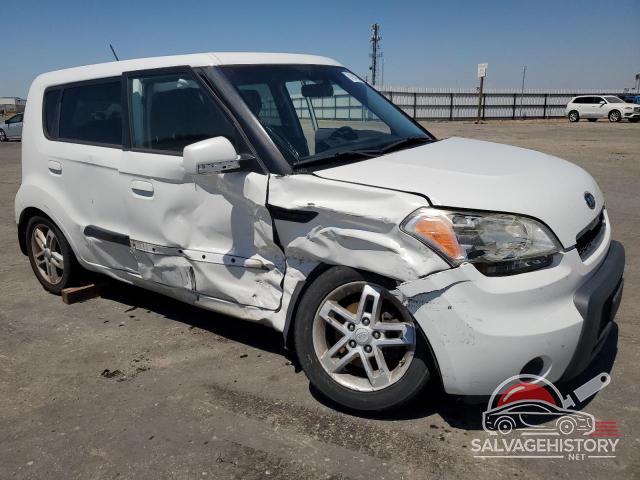KNDJT2A27A7060924 2010 KIA SOUL photo no. 4