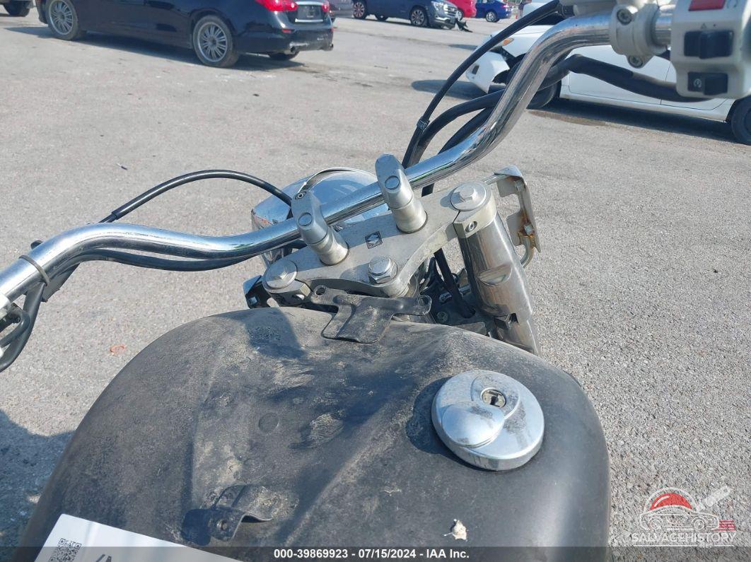 JS1VS55AX52102524 2005 SUZUKI C50 photo no. 7