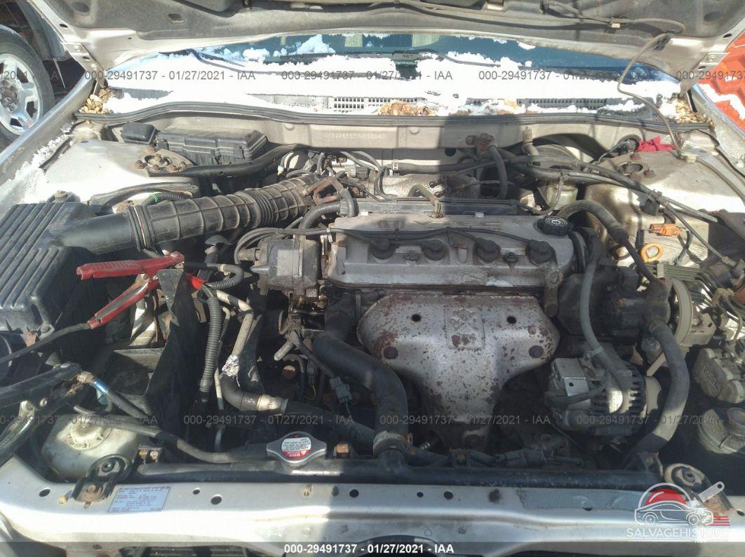 1HGCG5655XA106880 1999 HONDA ACCORD SDN photo no. 10