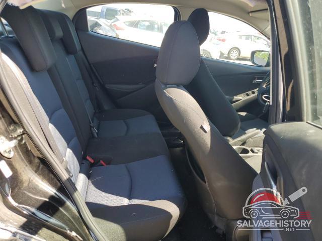 3MYDLBYV0JY319783 2018 TOYOTA YARIS photo no. 10
