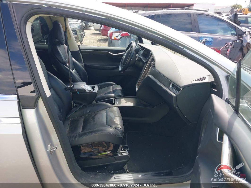 5YJXCAE22GF002558 2016 TESLA MODEL X photo no. 5