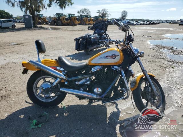 1HFSC180XWA200385 1998 HONDA VT CYCLE photo no. 2