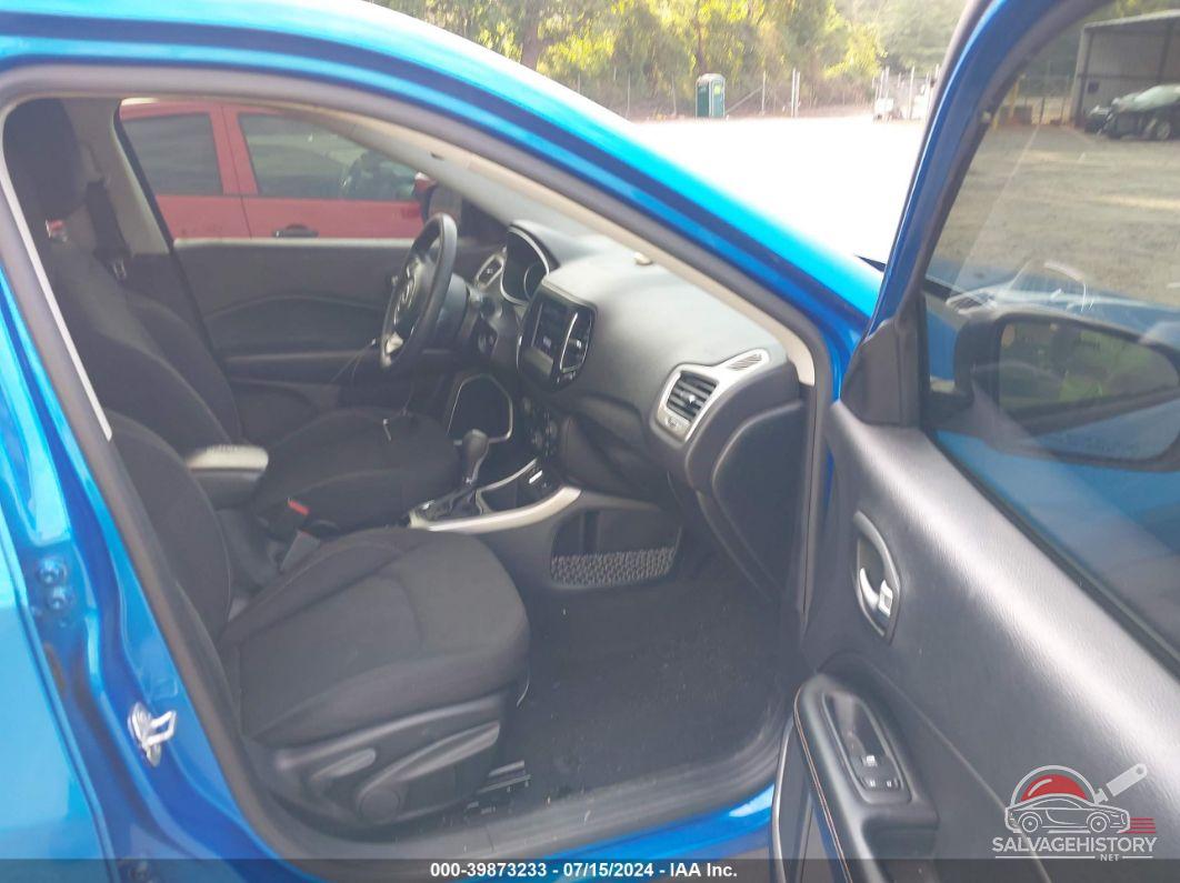 3C4NJCAB1JT215105 2018 JEEP COMPASS photo no. 5