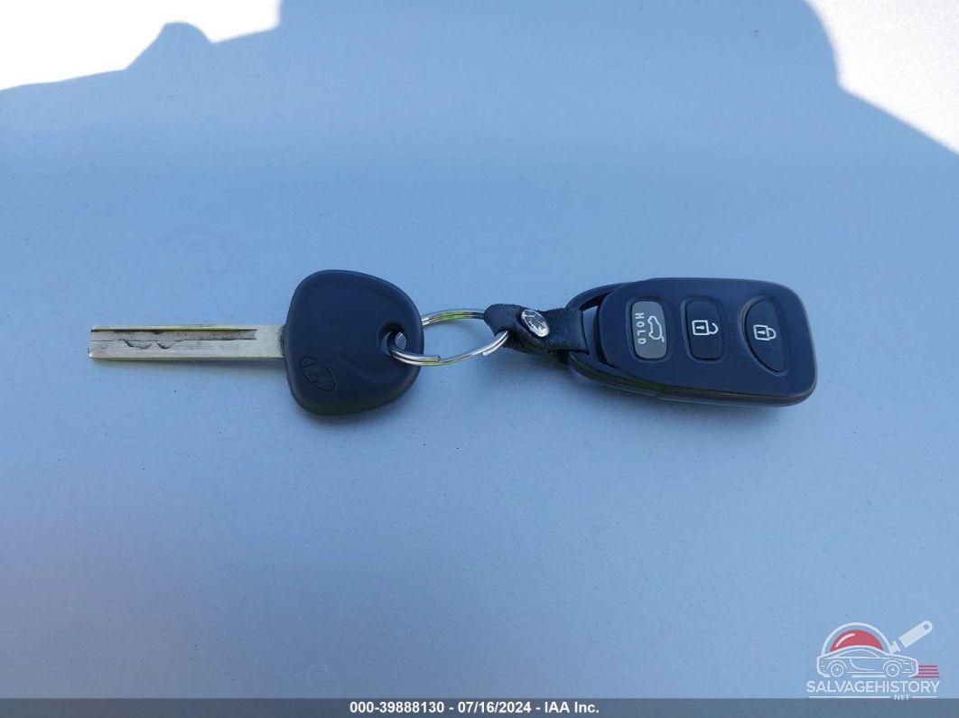 KMHTC6AD8CU033443 2012 HYUNDAI VELOSTER photo no. 11