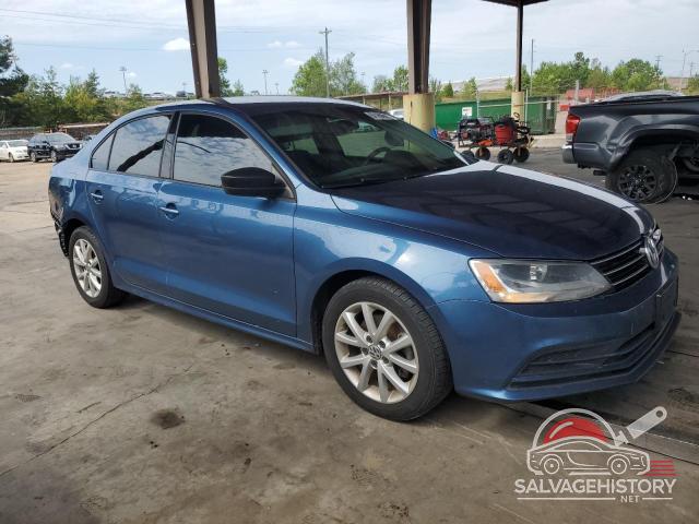 3VWD17AJXFM258592 2015 VOLKSWAGEN JETTA photo no. 4