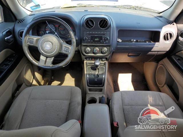 1J4NF1GB3BD121922 2011 JEEP PATRIOT photo no. 8
