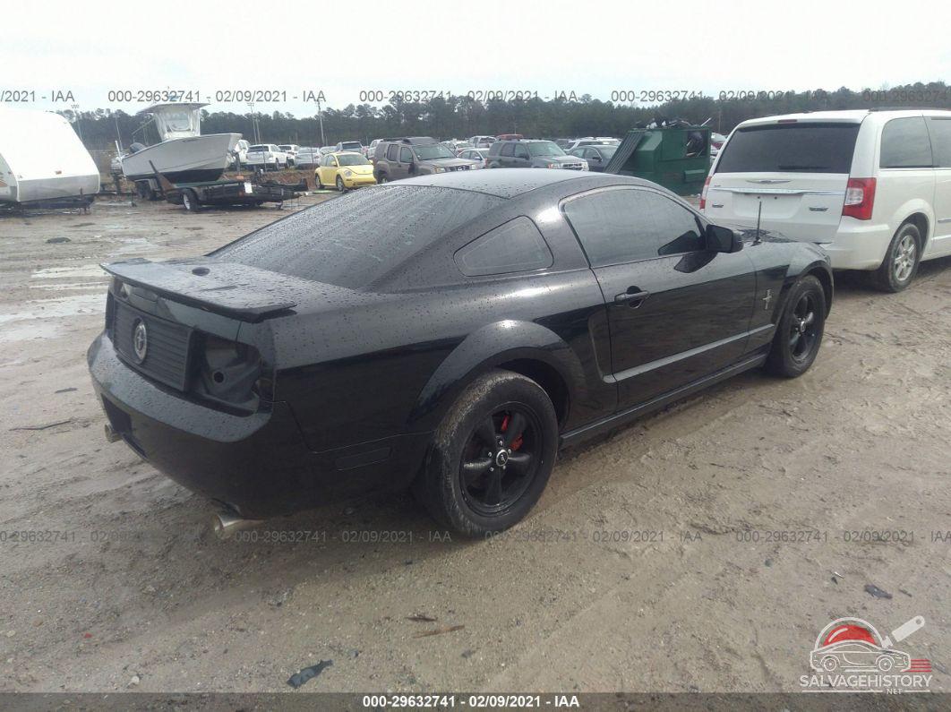 1ZVHT80NX85125264 2008 FORD MUSTANG photo no. 4