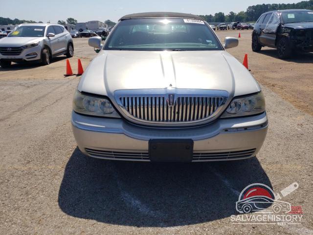 1LNHM81W94Y619076 2004 LINCOLN TOWNCAR photo no. 5