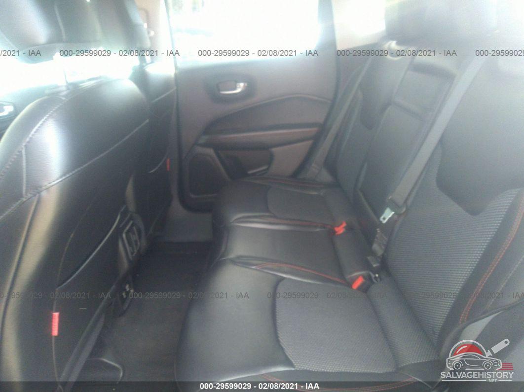 3C4NJDDB7JT441831 2018 JEEP COMPASS photo no. 8