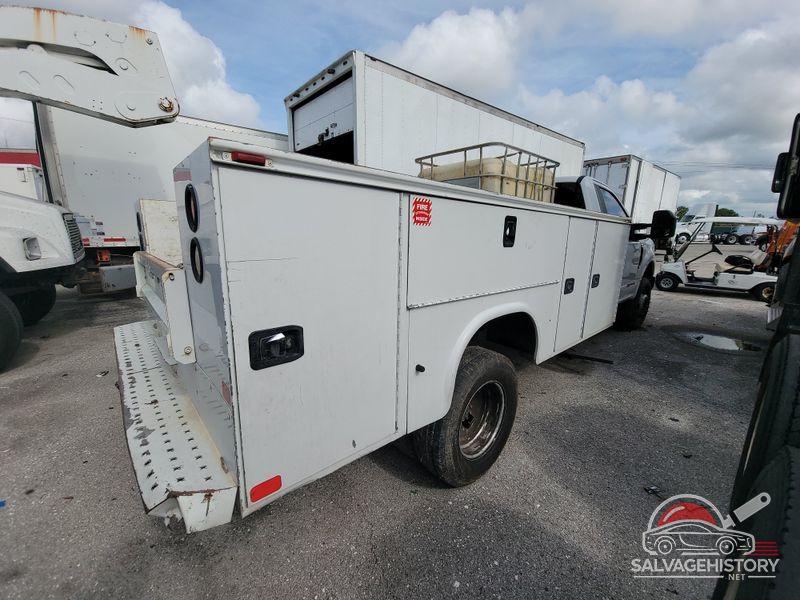 1FDRF3HT3HEB61815 2017 FORD F-350 CHASSIS photo no. 9