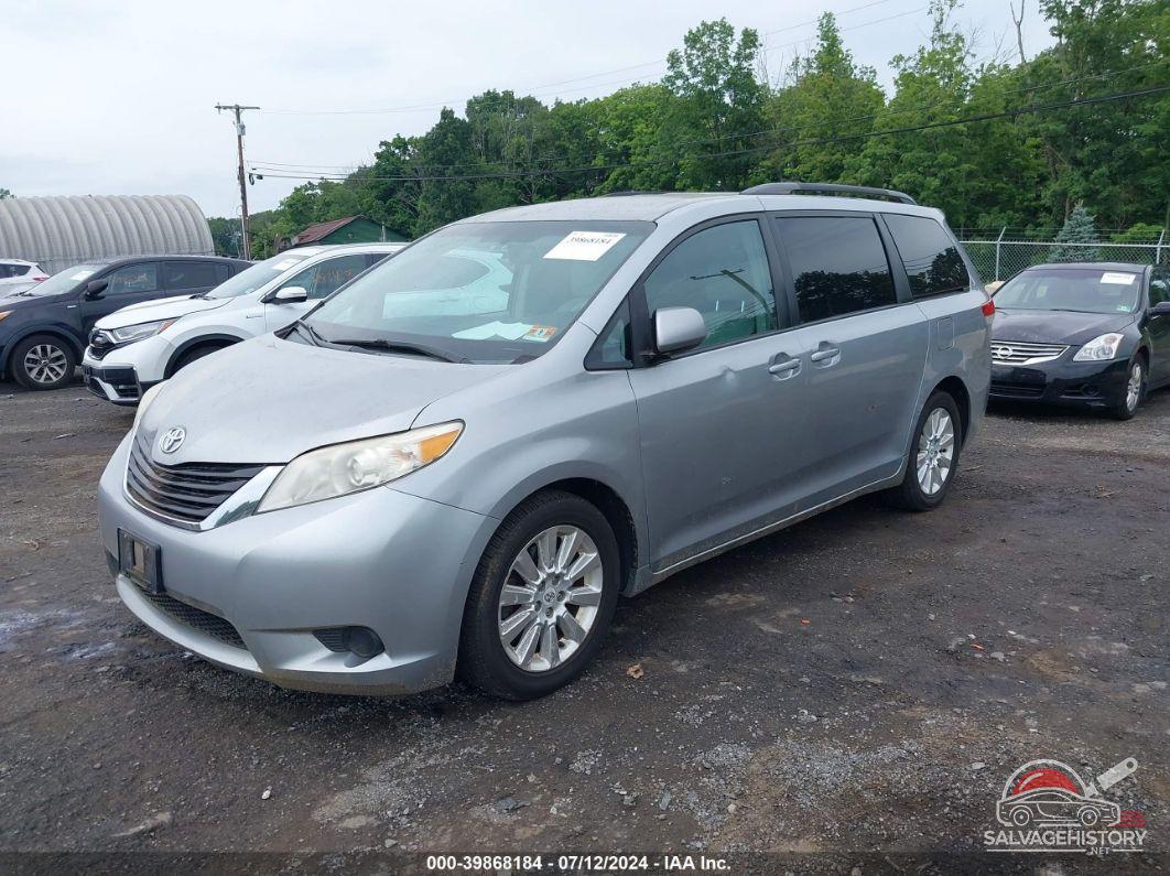 5TDJK3DCXBS020261 2011 TOYOTA SIENNA photo no. 2