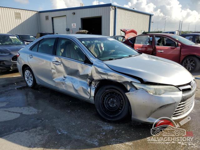 4T1BF1FK0FU927390 2015 TOYOTA CAMRY photo no. 4