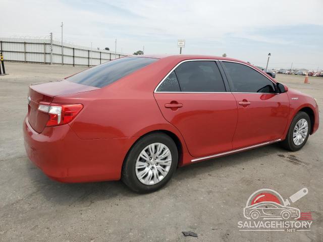 4T1BD1FK3EU100715 2014 TOYOTA CAMRY photo no. 3