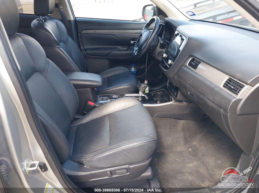 JA4AZ3A35LZ032778 2020 MITSUBISHI OUTLANDER photo no. 5