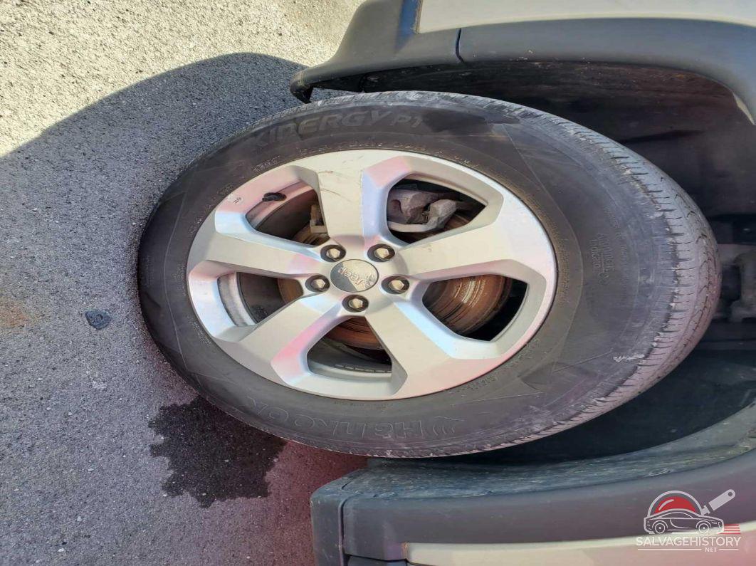 3C4NJCBB3KT684213 2019 JEEP COMPASS photo no. 4