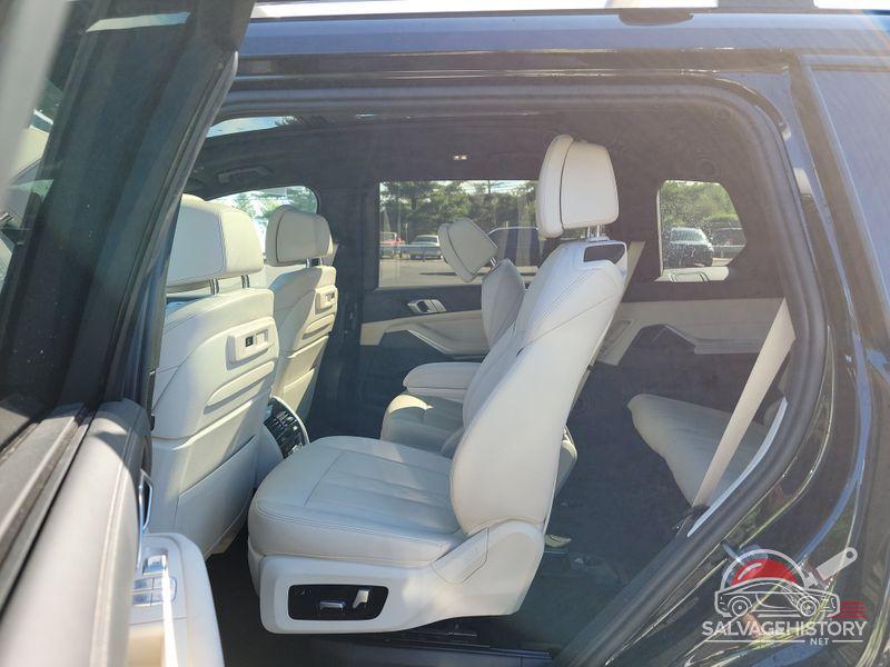 5UXCW2C0XN9K55940 2022 BMW X7 photo no. 10