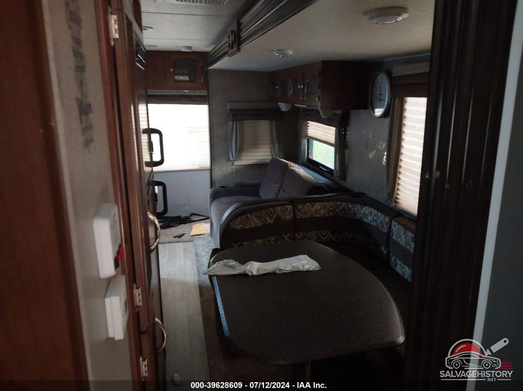 5ZT2FETB1HA024569 2017 COACHMEN TRAVEL photo no. 8