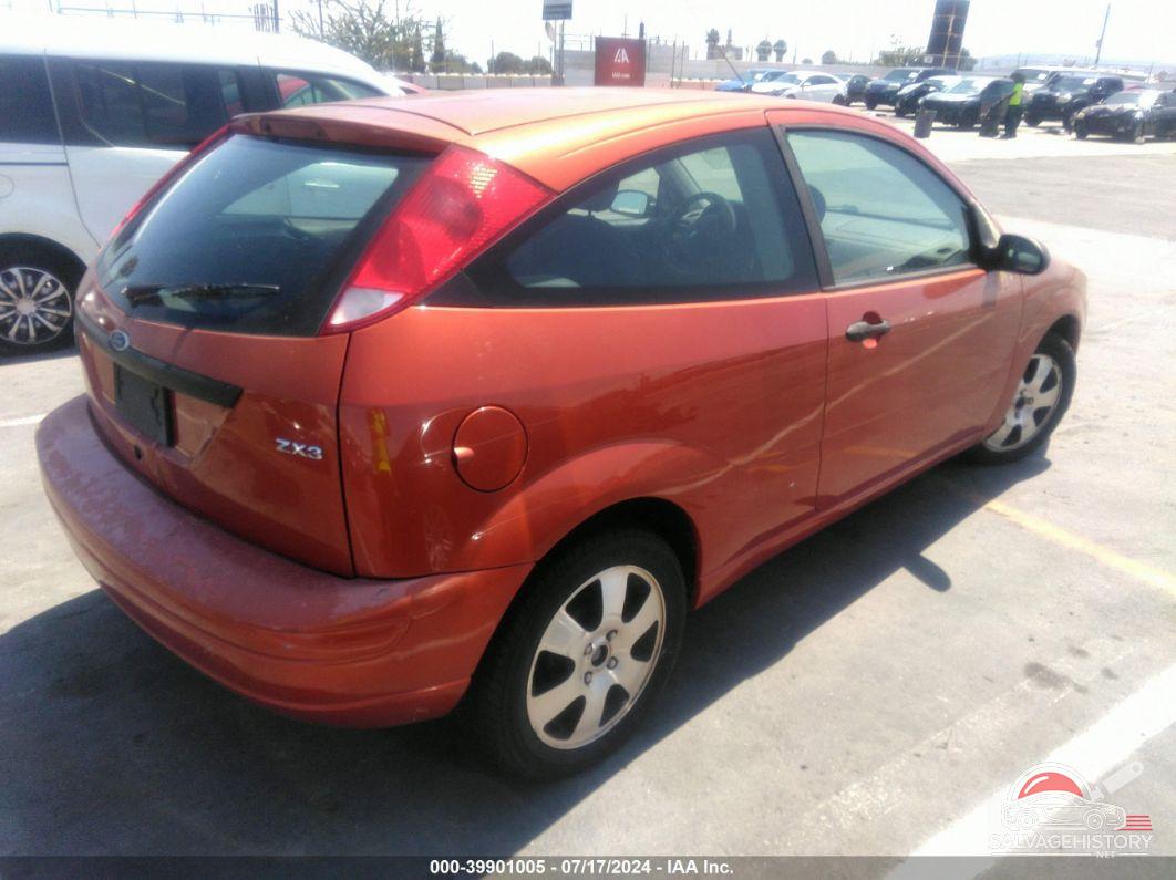 3FAFP31N95R157203 2005 FORD FOCUS photo no. 4