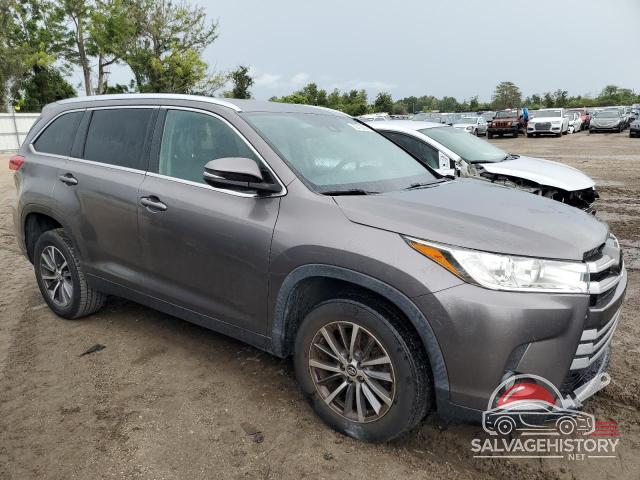 5TDKZRFH6KS332685 2019 TOYOTA HIGHLANDER photo no. 4
