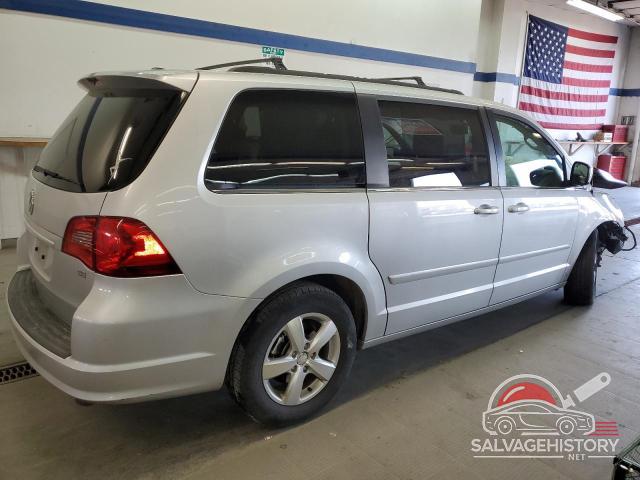 2V4RW3DG5BR625703 2011 VOLKSWAGEN ROUTAN photo no. 3