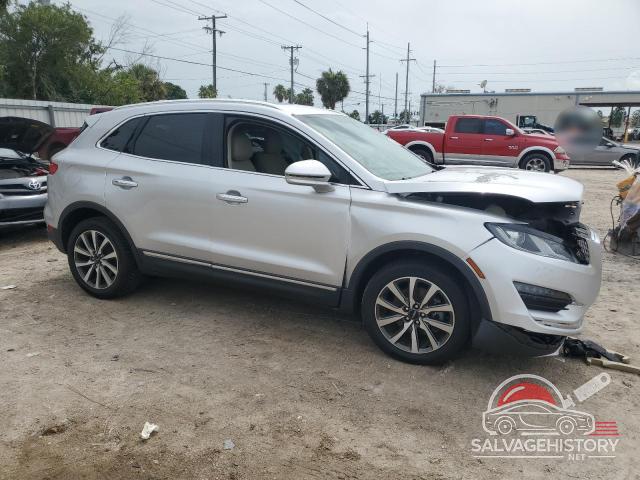 5LMCJ3C95KUL07836 2019 LINCOLN MKC photo no. 4