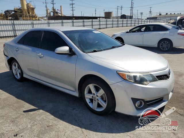 4T1BF1FK3EU441798 2014 TOYOTA CAMRY photo no. 4