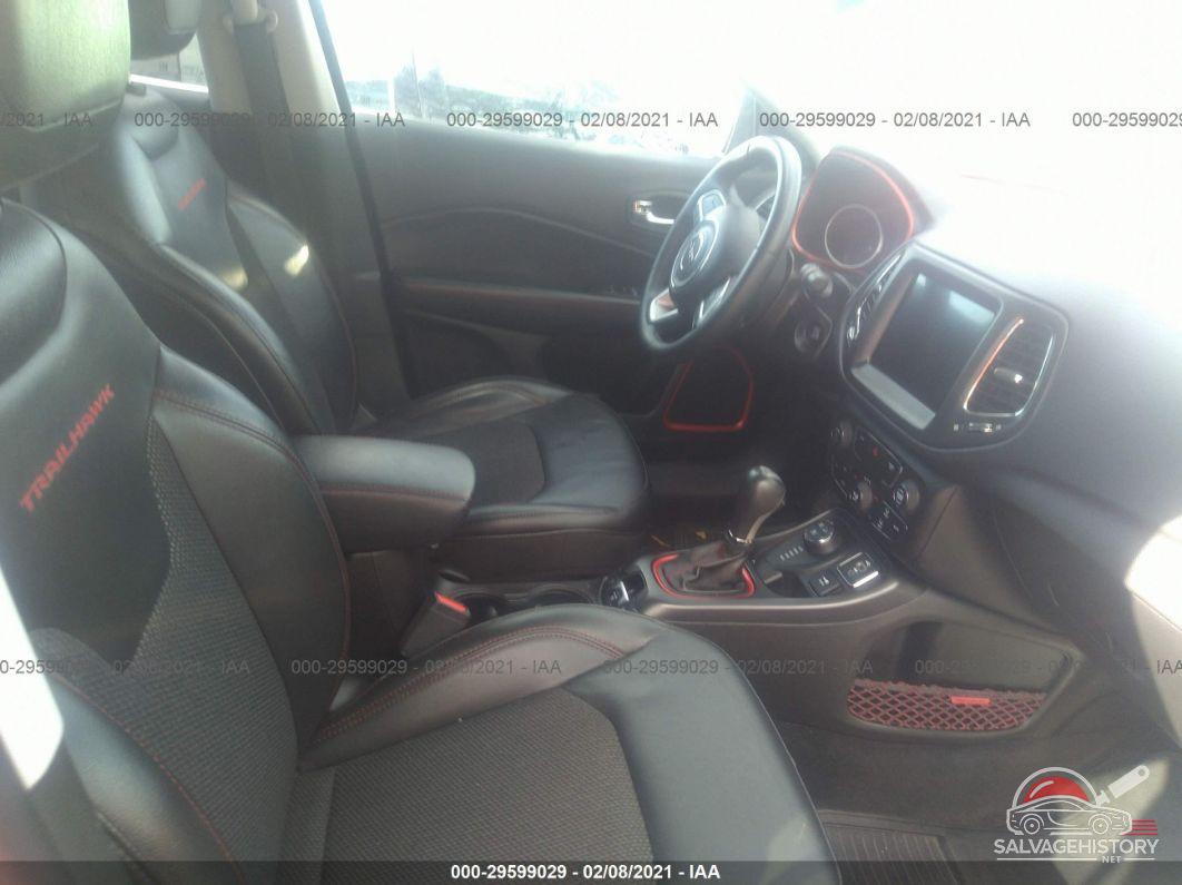 3C4NJDDB7JT441831 2018 JEEP COMPASS photo no. 5