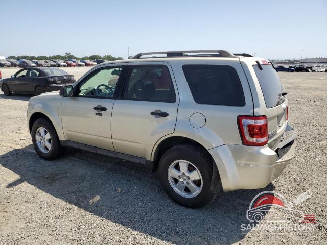 1FMCU0D76BKC63959 2011 FORD ESCAPE photo no. 2