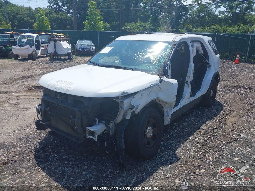 1FM5K8AR9HGD66713 2017 FORD UTILITY POLICE INTERCEPTOR photo no. 2