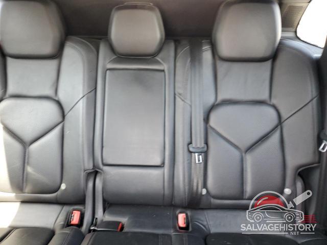WP1AA2A20BLA05177 2011 PORSCHE CAYENNE photo no. 10