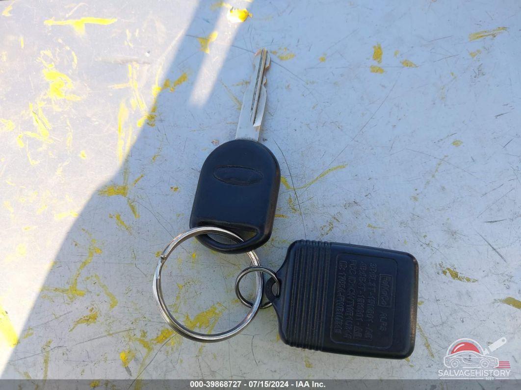 1FAHP3FN0AW225218 2010 FORD FOCUS photo no. 11