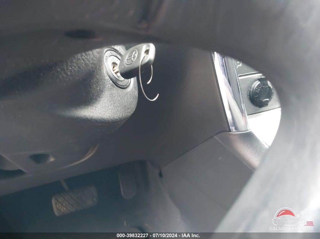 2T1LR32E26C561831 2006 TOYOTA MATRIX photo no. 11