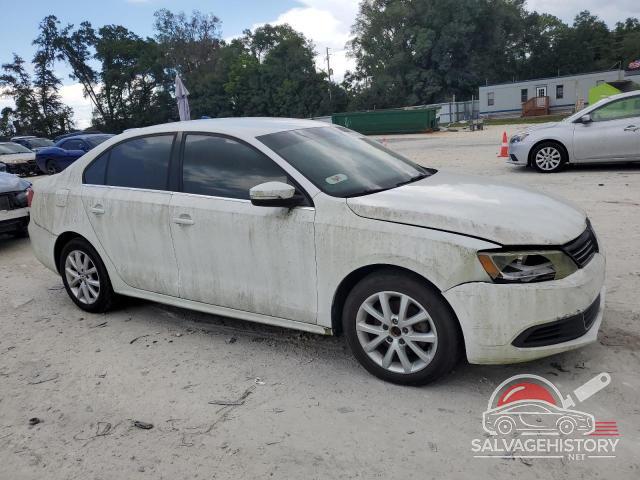 3VWD17AJ3EM407780 2014 VOLKSWAGEN JETTA photo no. 4