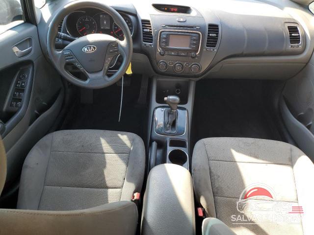 3KPFK4A70JE262715 2018 KIA FORTE photo no. 8