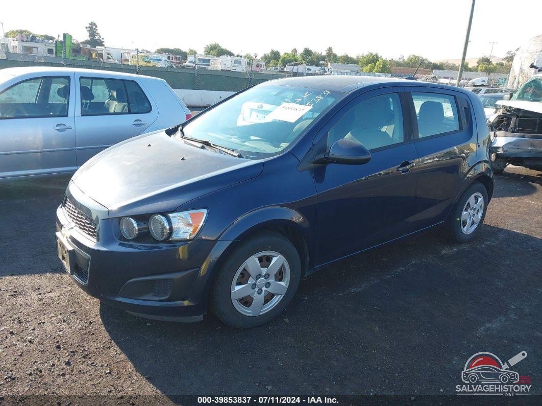 1G1JA6SHXF4156287 2015 CHEVROLET SONIC photo no. 2
